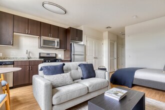 333 Great River Rd in Somerville, MA - Building Photo - Building Photo