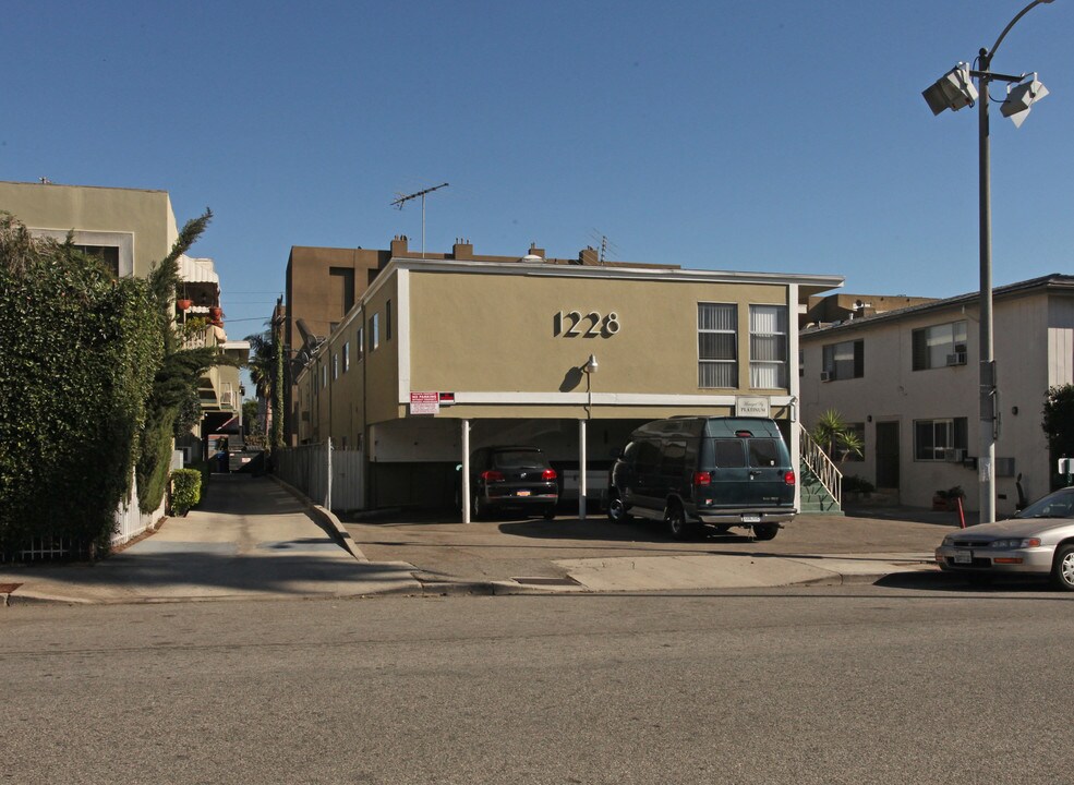 1228 N Mccadden Pl in Los Angeles, CA - Building Photo