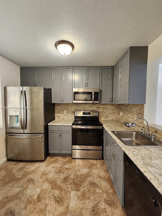 8620 N Sherman Cir, Unit 406 in Miramar, FL - Building Photo