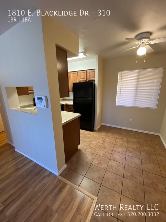 1810 E Blacklidge Dr in Tucson, AZ - Foto de edificio - Building Photo