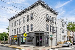 1076 Summit Ave in Jersey City, NJ - Building Photo