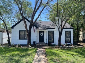 2221 21st St in Lubbock, TX - Building Photo