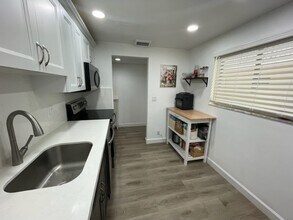 5160 Las Verdes Cir in Delray Beach, FL - Building Photo - Building Photo