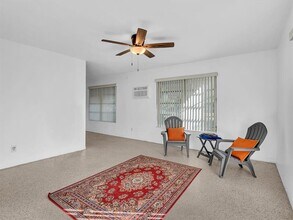 2191 NE 172nd St in North Miami Beach, FL - Building Photo - Building Photo