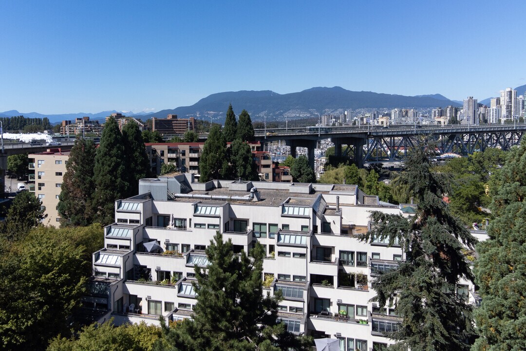 Fountain Terrace in Vancouver, BC - Building Photo