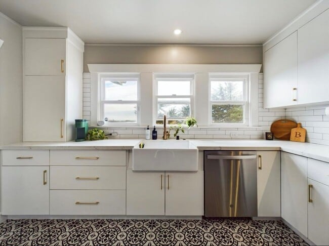 36 Samoa Ct in Samoa, CA - Building Photo - Building Photo