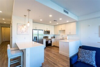 1709 N Tamiami Trl in Sarasota, FL - Building Photo - Building Photo