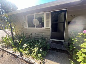 4122-4130 SE Howe St in Milwaukie, OR - Building Photo - Building Photo