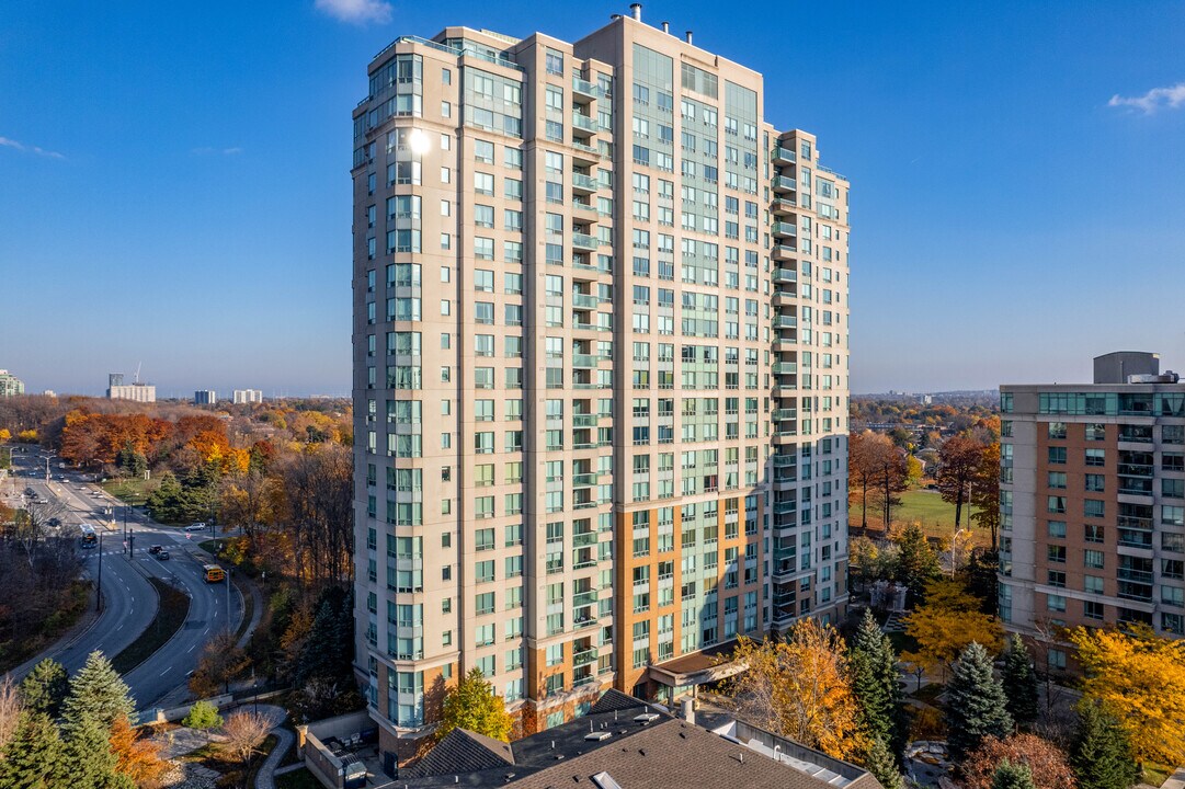Forest Mansion I in Toronto, ON - Building Photo