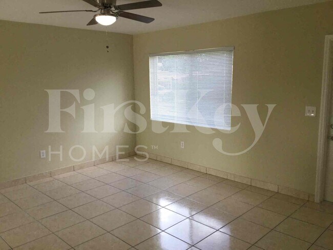 18000 NW 6th Ct in Miami, FL - Building Photo - Building Photo