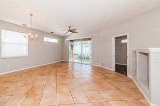 1073 Whitegate Ct in Sarasota, FL - Foto de edificio - Building Photo