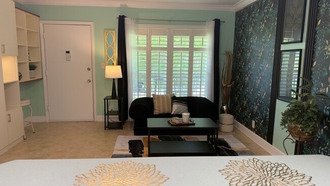 235 Seaview Ct in Marco Island, FL - Building Photo - Building Photo