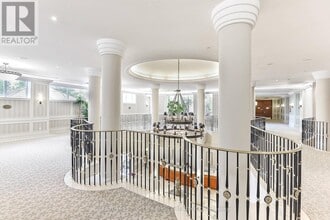 25 Kingsbridge Garden Cir in Mississauga, ON - Building Photo - Building Photo