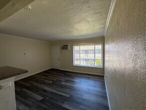 2511 Edison Ave in Sacramento, CA - Building Photo - Building Photo