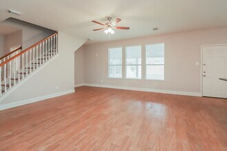 553 Small Cedar Dr in League City, TX - Building Photo - Building Photo