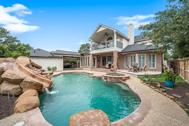 property at 390 Wedgewood Dr W