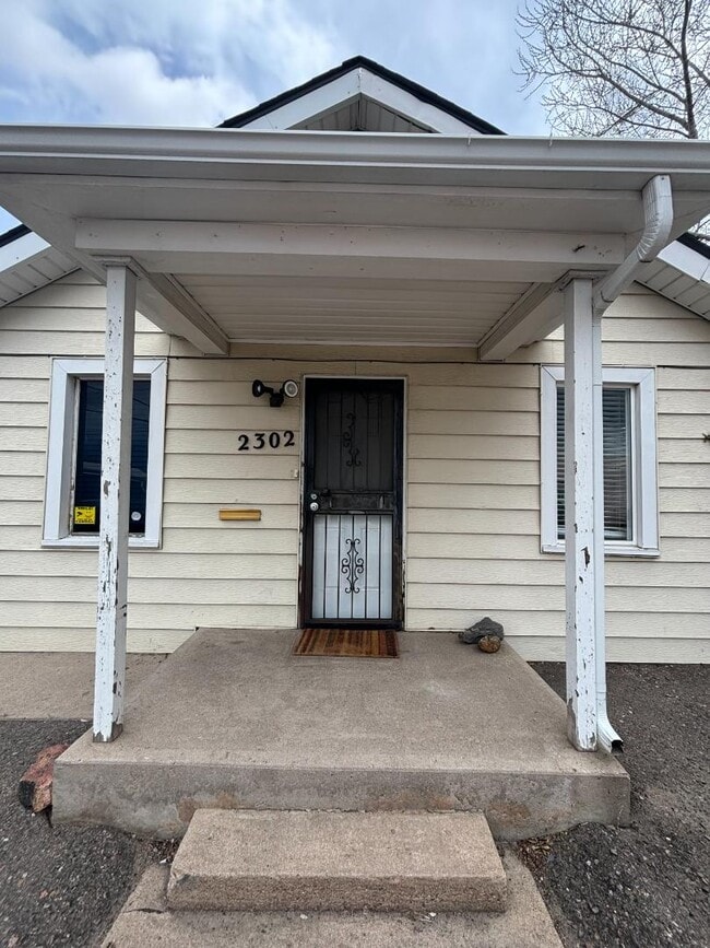 property at 2302 S Delaware St