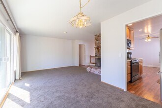1122 Grand Teton Dr in Pacifica, CA - Building Photo - Building Photo