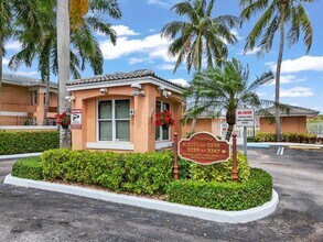 3239 NW 44th St, Unit Apt 206 in Oakland Park, FL - Building Photo - Building Photo