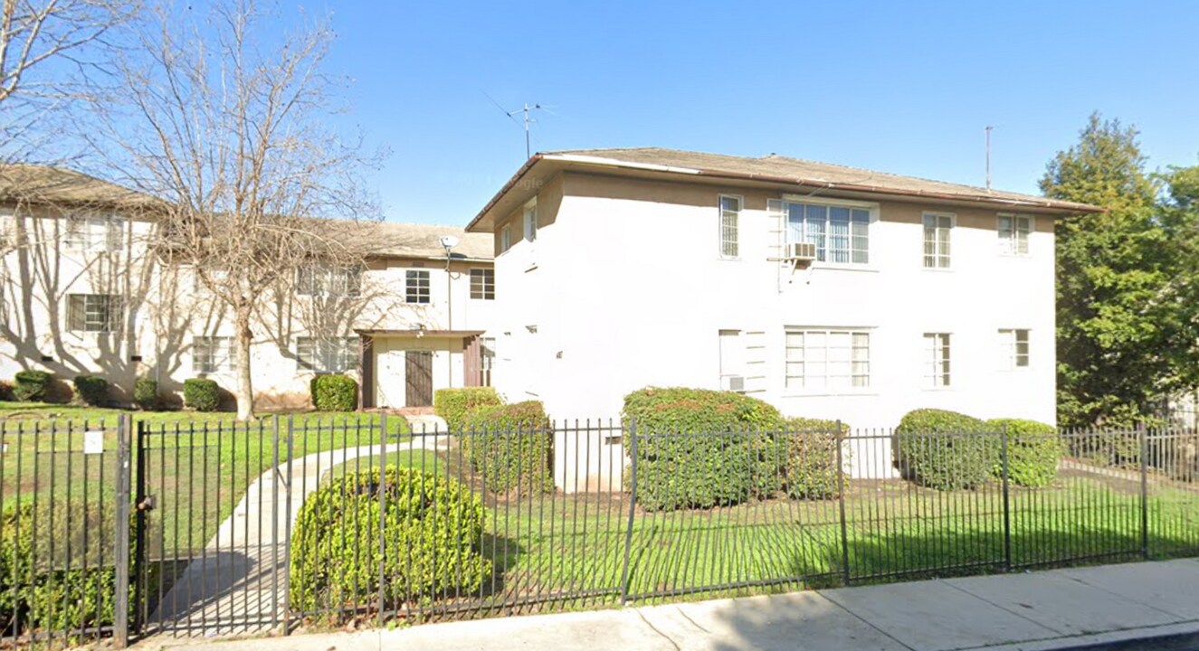 4067 S Muirfield Rd in Los Angeles, CA - Building Photo