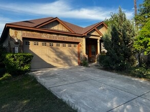 5702 Sendero Spgs in San Antonio, TX - Building Photo - Building Photo