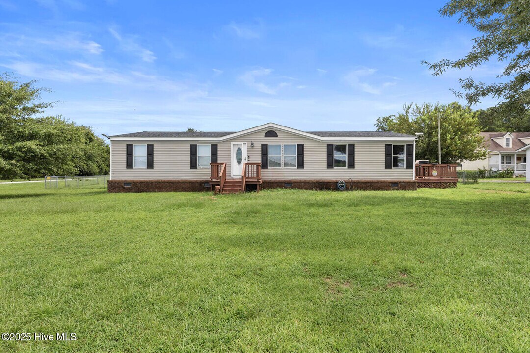 272 Gregory Fork Rd in Richlands, NC - Foto de edificio