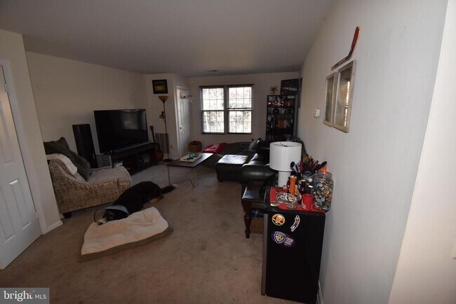 2050 N CALVERT St in Arlington, VA - Building Photo - Building Photo