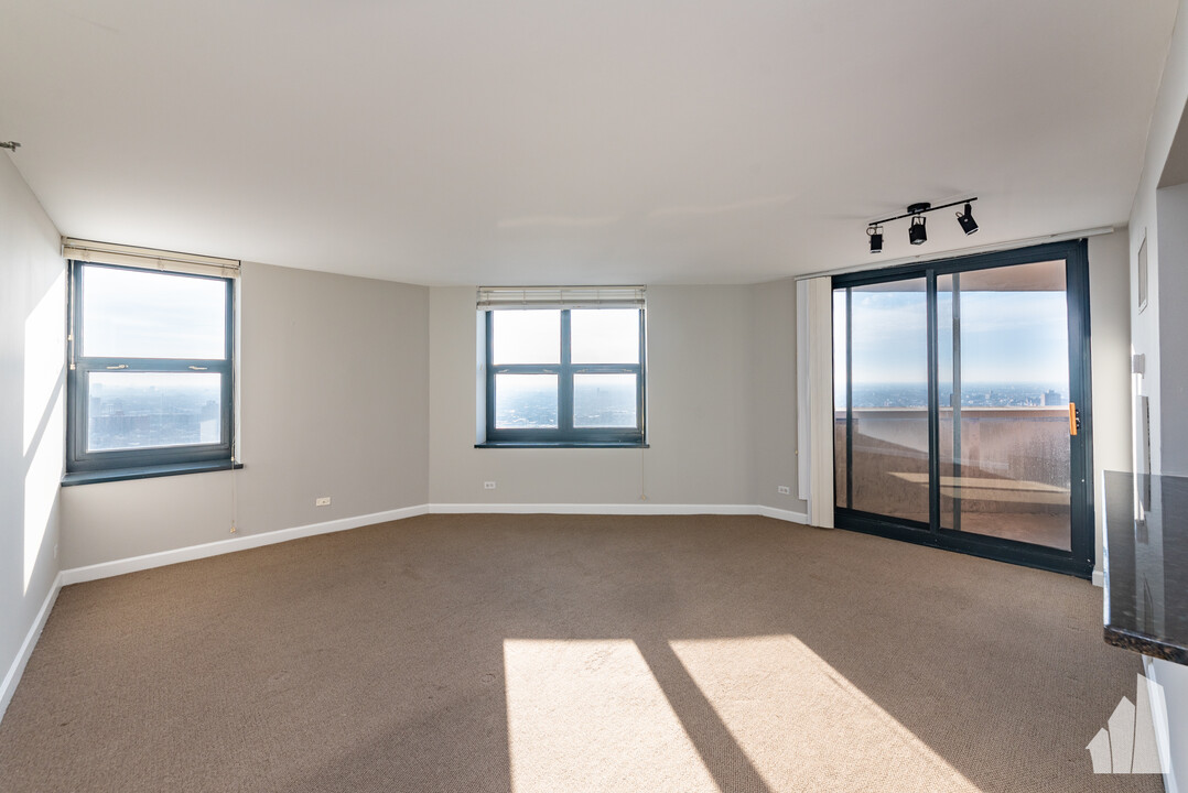 3660 N Lake Shore Dr, Unit 2511 in Chicago, IL - Foto de edificio