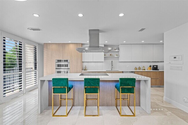 property at 6124 Paradise Point Dr