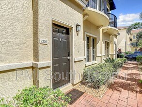 5220 Beach Breeze Ct in Tampa, FL - Building Photo - Building Photo