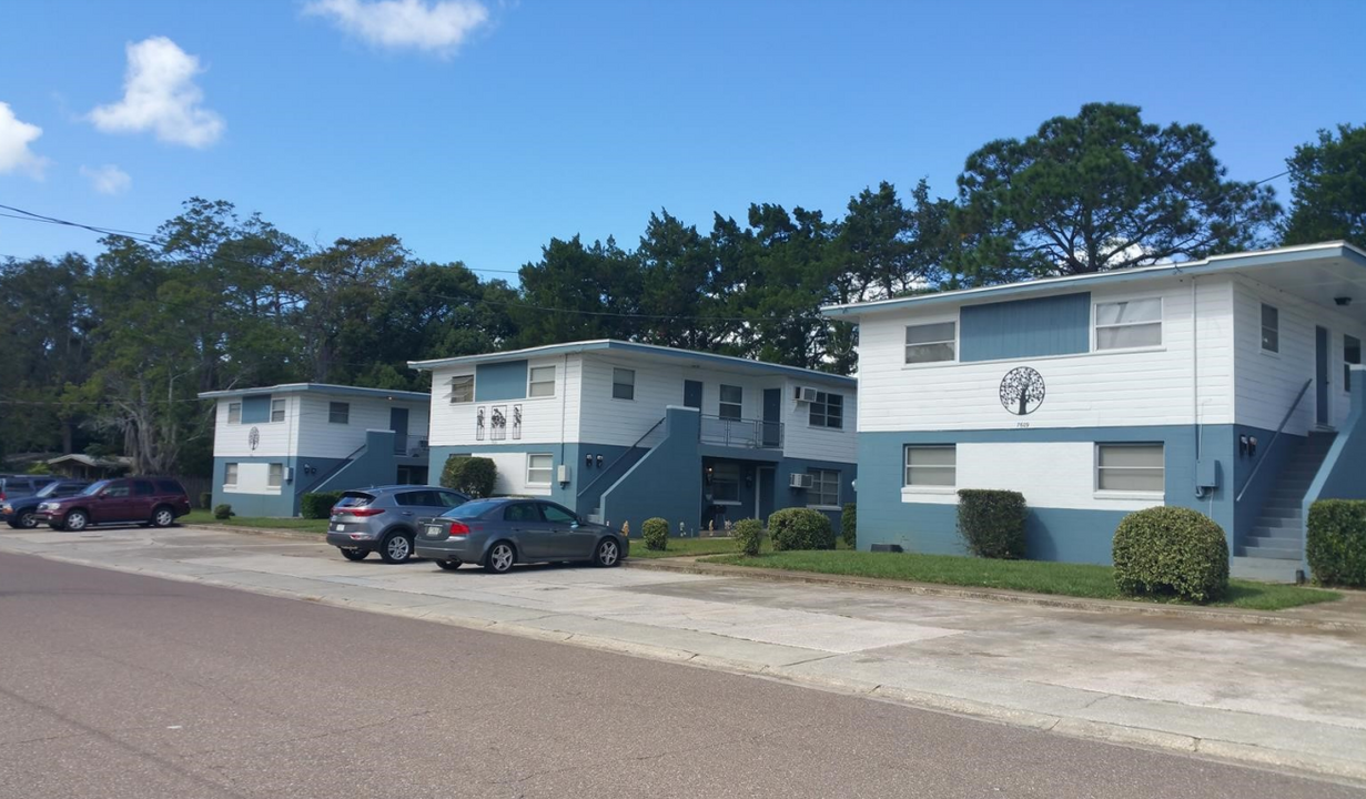 7605 Arble Dr in Jacksonville, FL - Foto de edificio