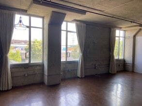 825 E 4th St, Unit 208 in Los Angeles, CA - Foto de edificio - Building Photo