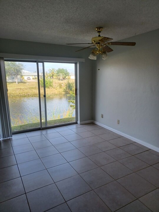 913 Gleason Pkwy in Cape Coral, FL - Building Photo