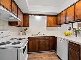 Evergreen Park Townhomes and Apartments in Lansing, MI - Building Photo