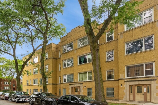 property at 3818 W Ainslie St