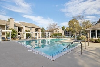 1070 Main Apartments in Hendersonville, TN - Foto de edificio - Building Photo