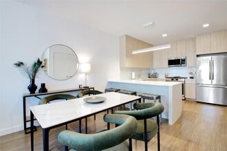 333 Warner Ave in Roslyn Heights, NY - Building Photo - Building Photo