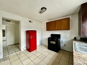 6041 Yandell Dr in El Paso, TX - Building Photo - Building Photo