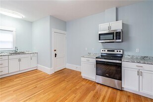 168 Waterman Ave in East Providence, RI - Building Photo