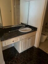 6288 NW 186th St, Unit Grenada in Hialeah, FL - Building Photo