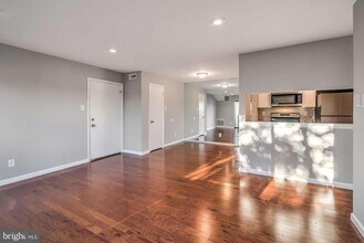 1302 Maresfield in Evesham, NJ - Foto de edificio - Building Photo