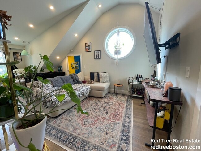 11 Mansfield St, Unit 4