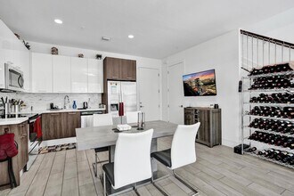 480 NE 35th Ct in Oakland Park, FL - Building Photo - Building Photo