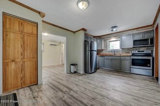 105 Eleanor St in Moscow, PA - Building Photo - Building Photo