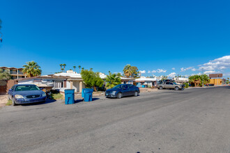 444 E Naples Dr in Las Vegas, NV - Building Photo - Building Photo