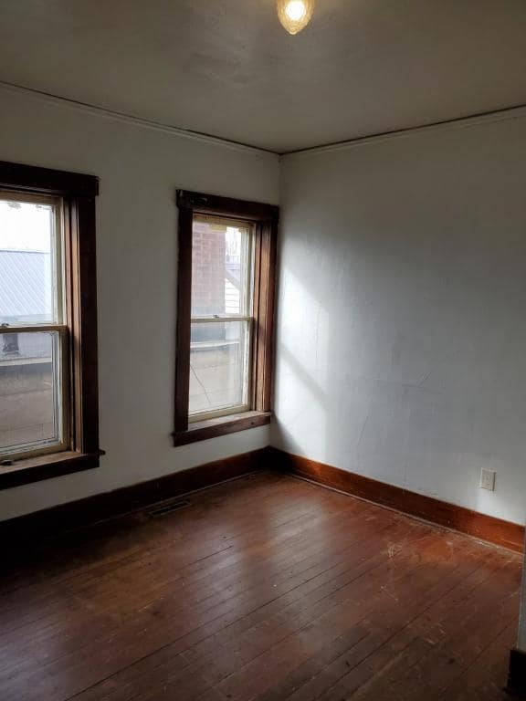 303 1/2 W High St in Orangeville, IL - Building Photo - Building Photo