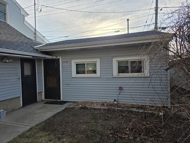 653 S 69th St, Unit D