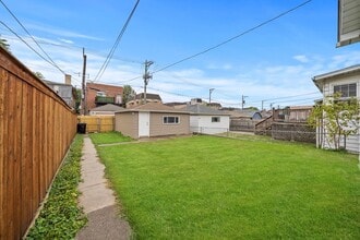 6830 W Highland Ave in Chicago, IL - Building Photo - Building Photo