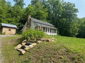 10 Chigger Ridge Rd in Sylva, NC - Foto de edificio - Building Photo