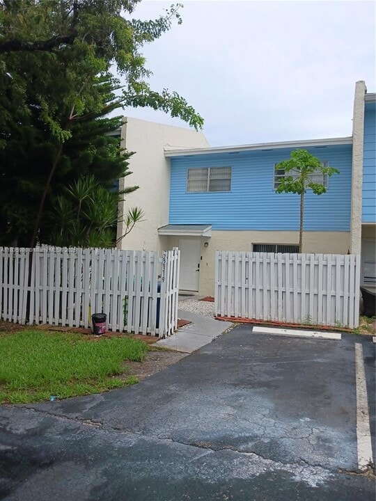 22319 SW 103rd Ave in Cutler Bay, FL - Building Photo